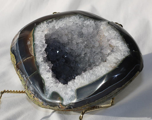 Amethyst Quartz Crystal Geode - A105